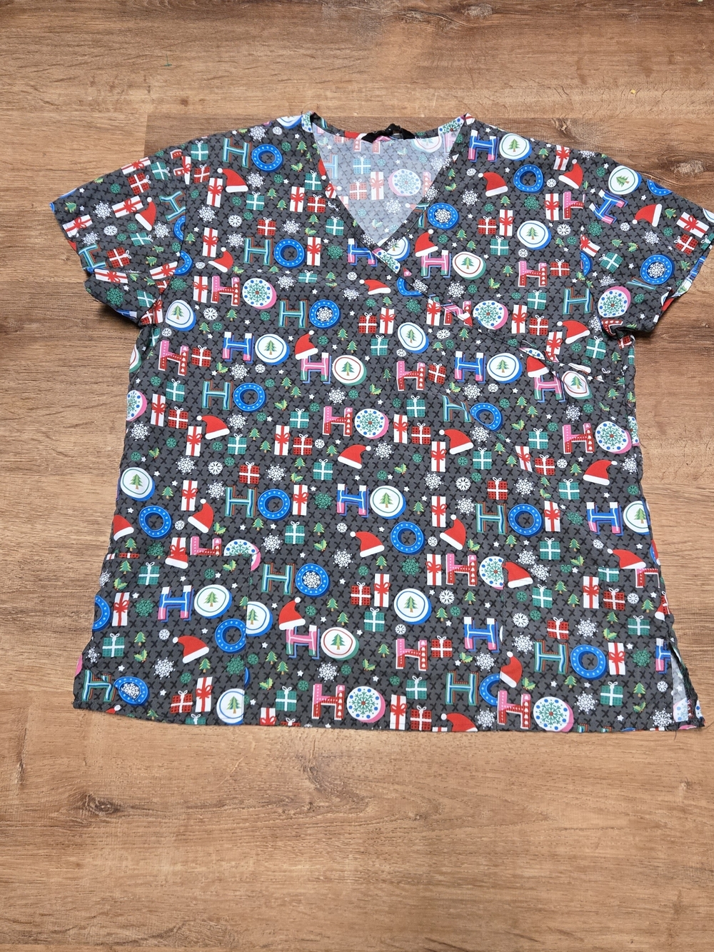 Cassandra O Holiday Print Large V-Neck Short Sleeve Scrub Top Ho Ho Ho Santa Hat